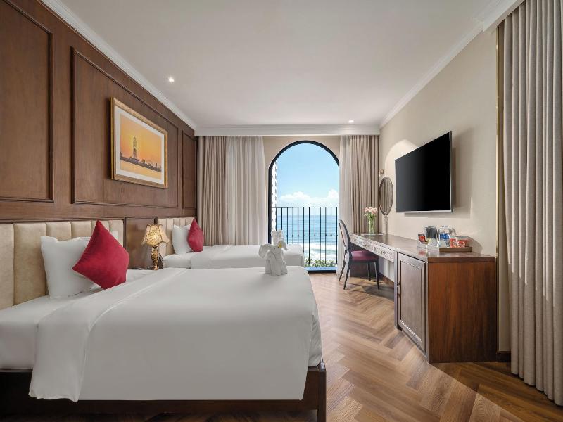 Golden Lotus Luxury Danang Hotel image