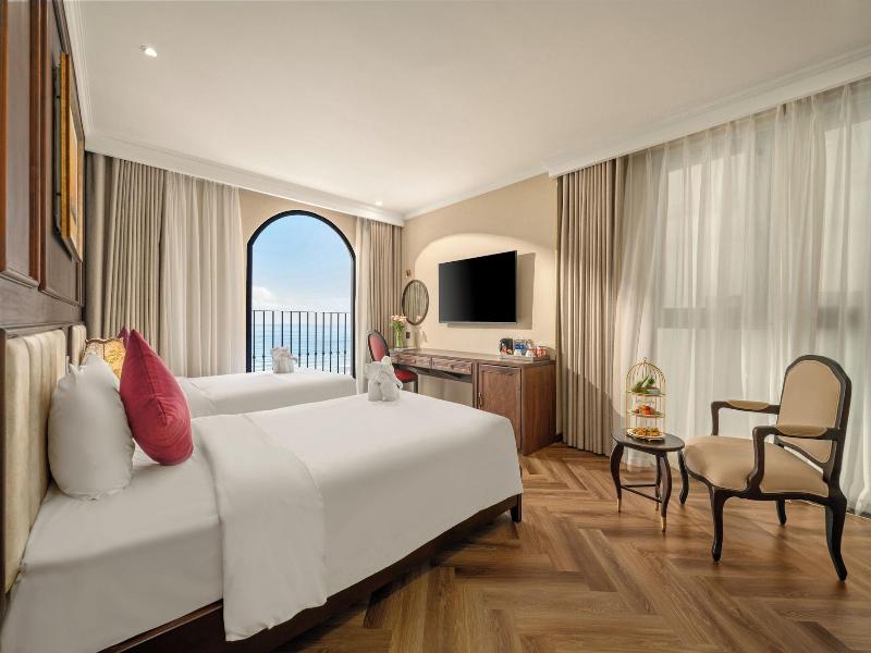 Golden Lotus Luxury Danang Hotel image