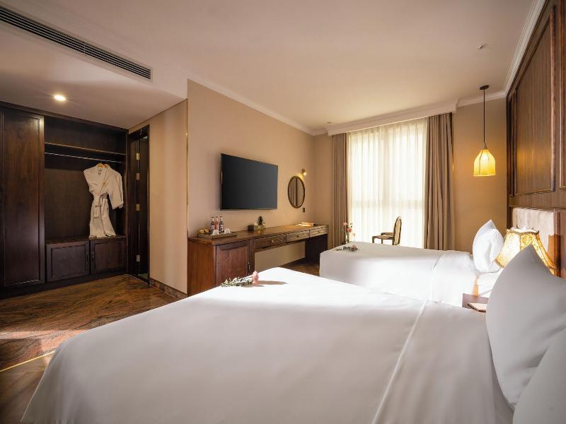 Golden Lotus Luxury Danang Hotel image