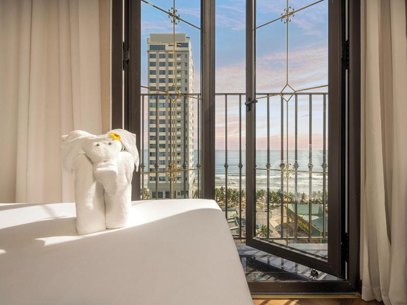 Golden Lotus Luxury Danang Hotel image