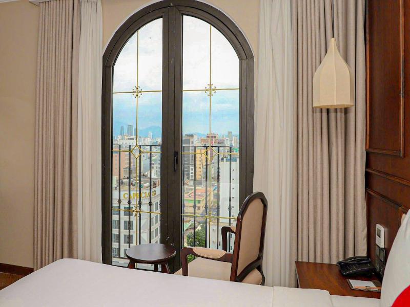 Golden Lotus Luxury Danang Hotel image
