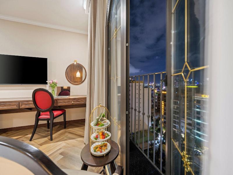 Golden Lotus Luxury Danang Hotel image