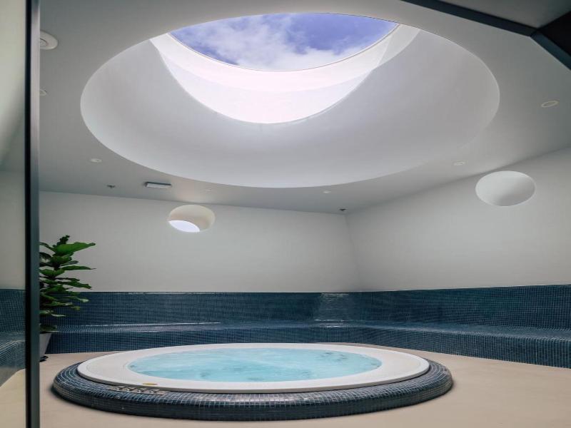 Met Boutique Hotel image