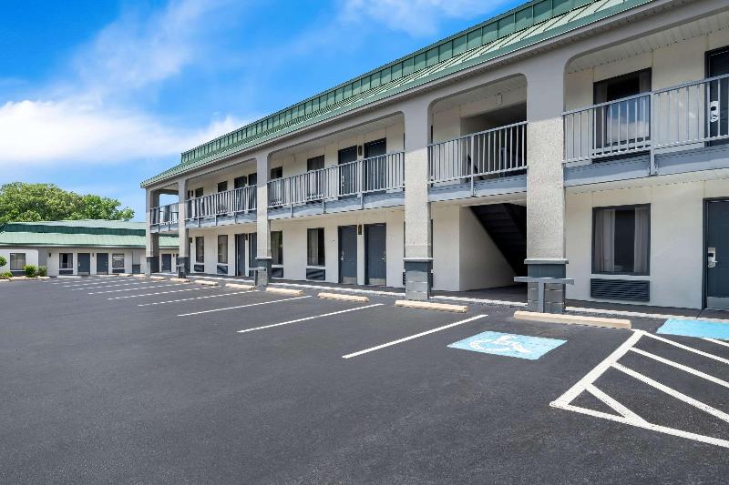 Quality Inn & Suites Monticello Ar image