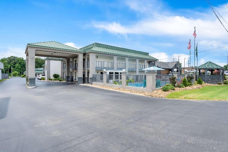 Quality Inn & Suites Monticello Ar image