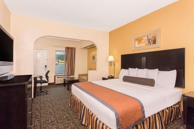 Quality Inn & Suites Monticello Ar image
