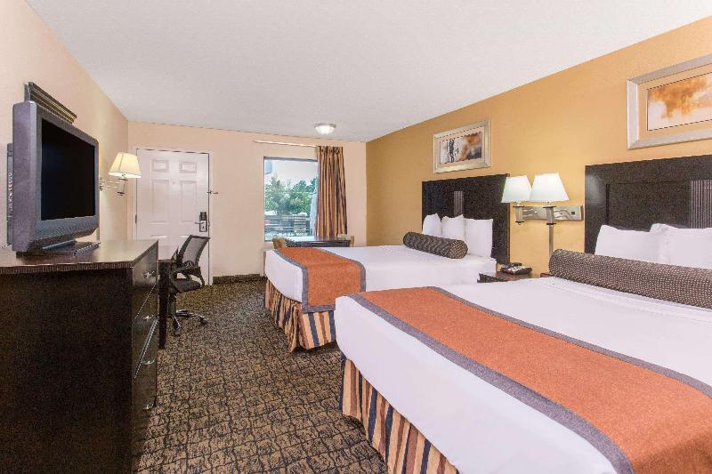 Quality Inn & Suites Monticello Ar image