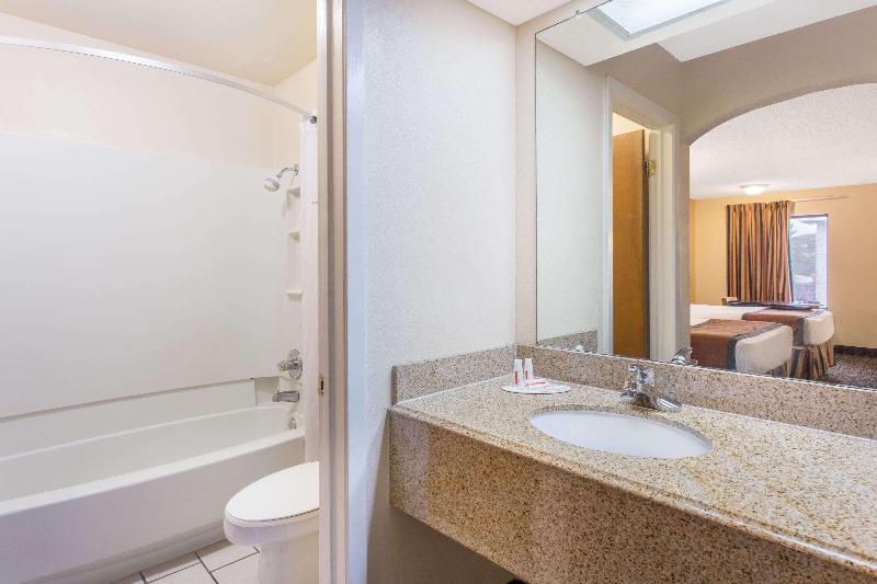 Quality Inn & Suites Monticello Ar image