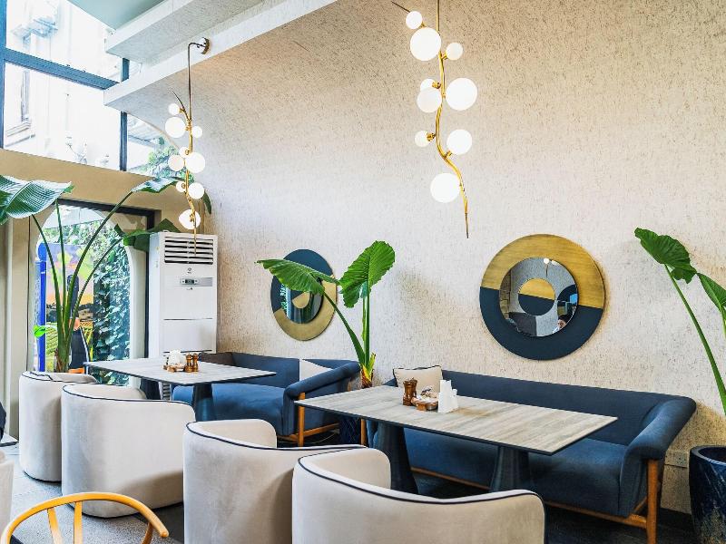 Avenue Hotel image