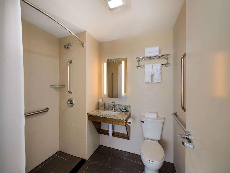 Sleep Inn Bronx - Soundview image