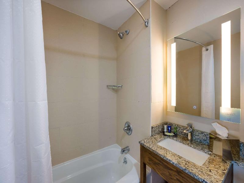 Sleep Inn Bronx - Soundview image