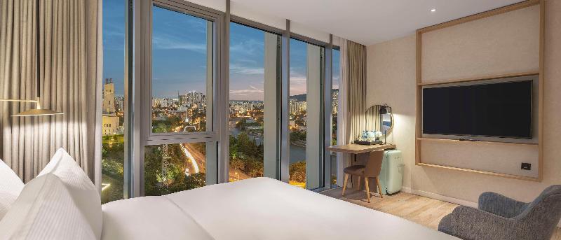 Hilton Garden Inn Tbilisi Riverview image