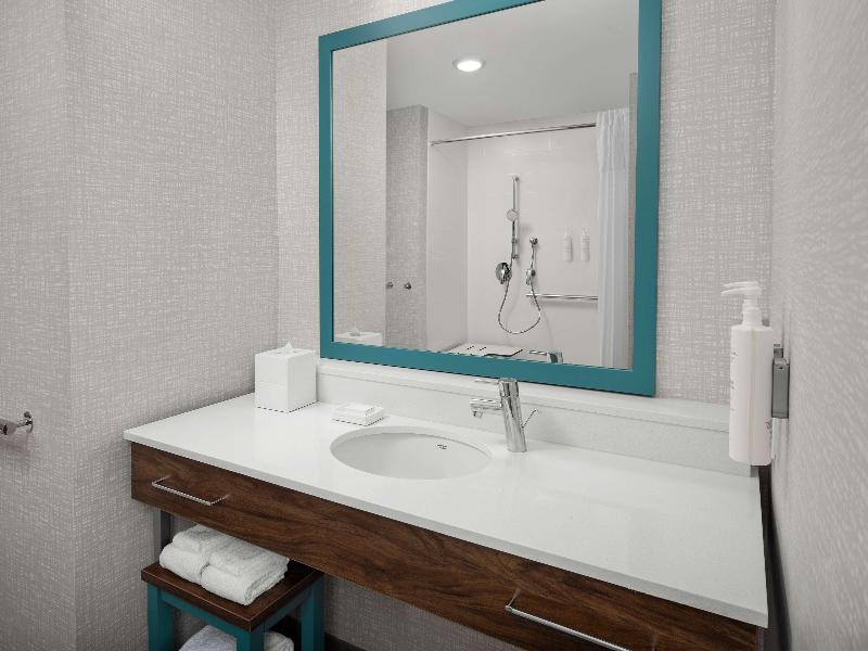 Hampton Inn By Hilton Orlando Southeast Nona image