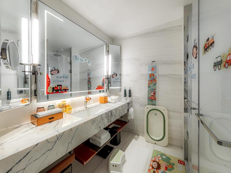 DoubleTree by Hilton Cangnan image