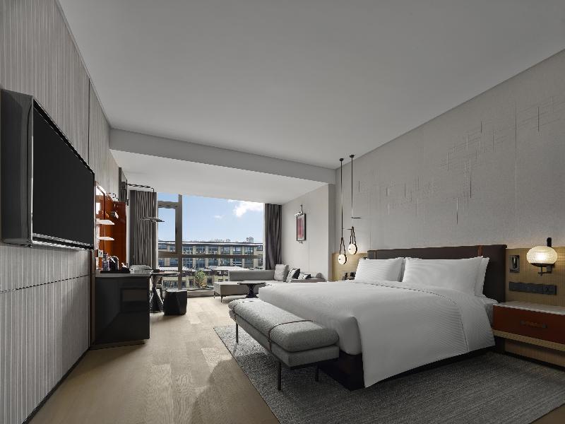 DoubleTree by Hilton Cangnan image