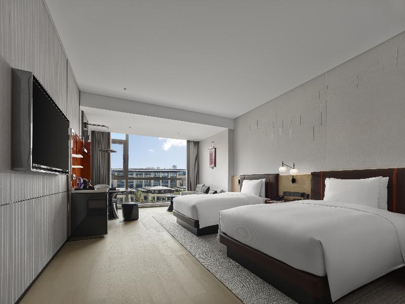 DoubleTree by Hilton Cangnan image