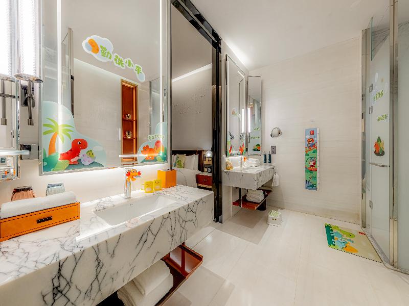 DoubleTree by Hilton Cangnan image