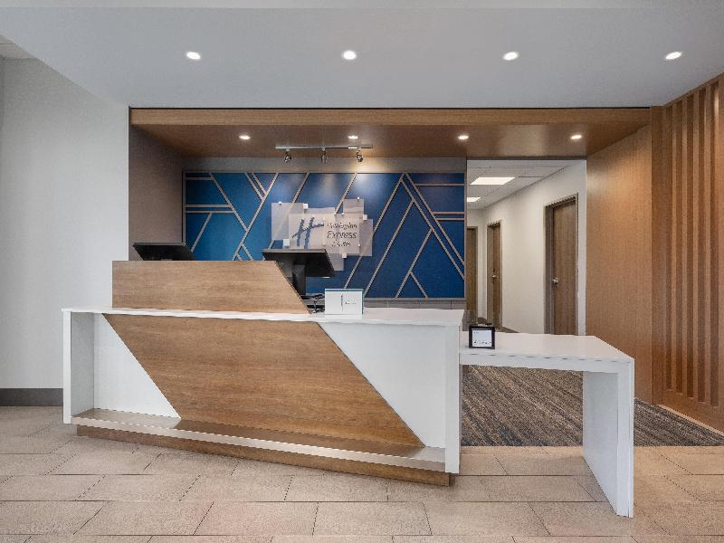 Holiday Inn Express and Suites Courtenay Comox image