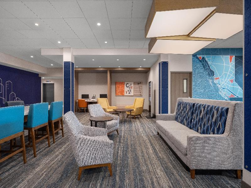 Holiday Inn Express and Suites Courtenay Comox image