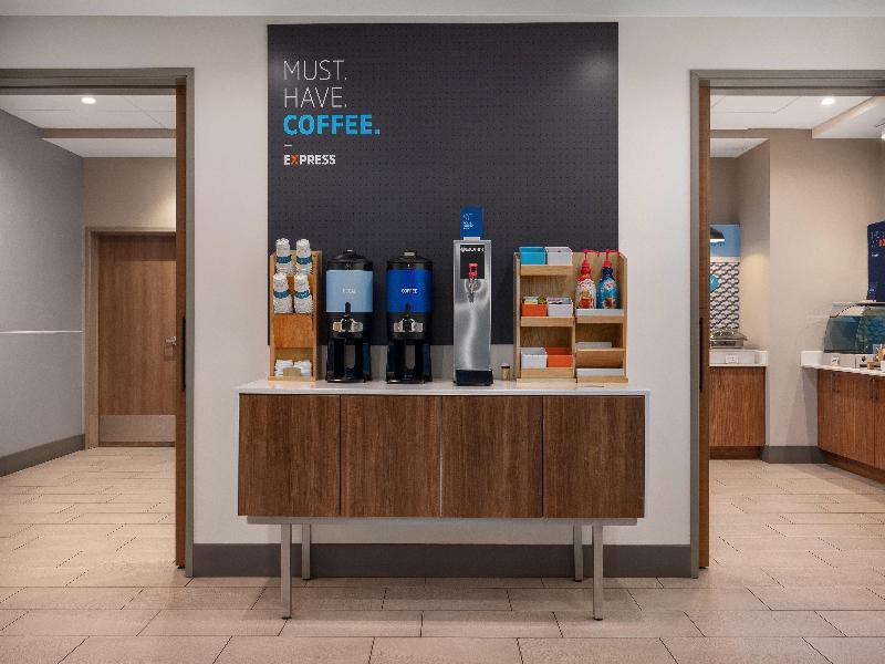 Holiday Inn Express and Suites Courtenay Comox image