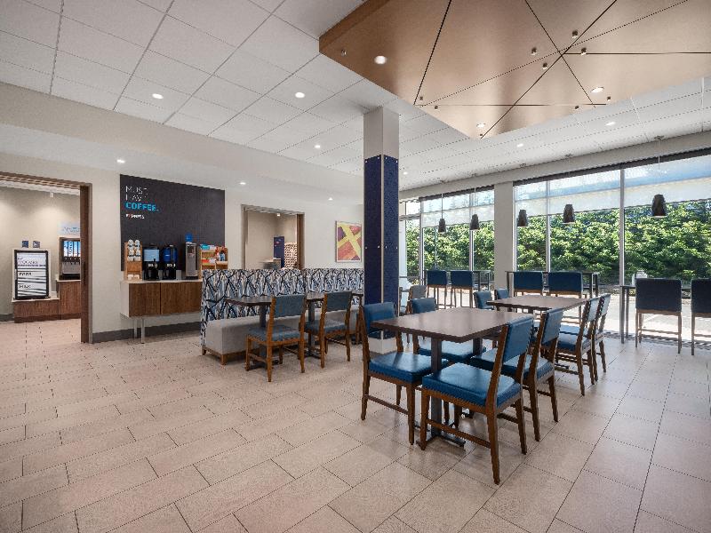 Holiday Inn Express and Suites Courtenay Comox image