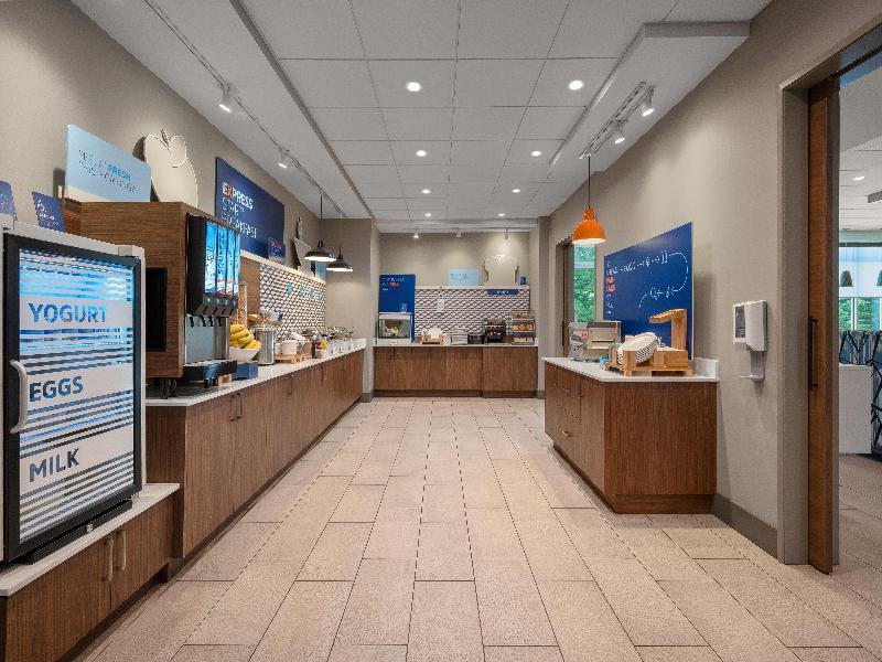 Holiday Inn Express and Suites Courtenay Comox image