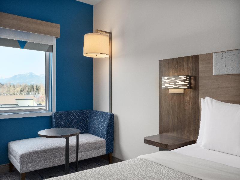 Holiday Inn Express and Suites Courtenay Comox image
