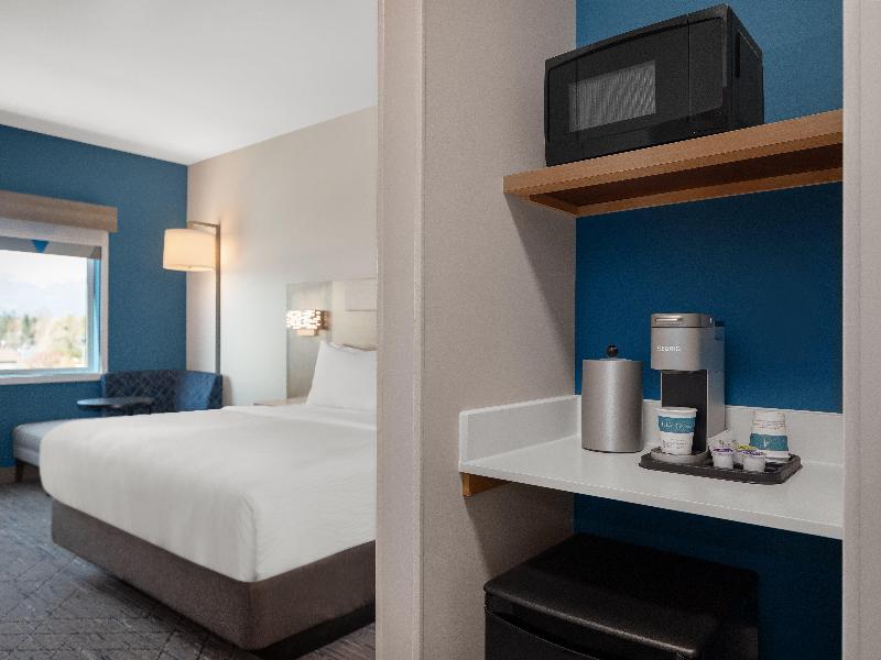 Holiday Inn Express and Suites Courtenay Comox image