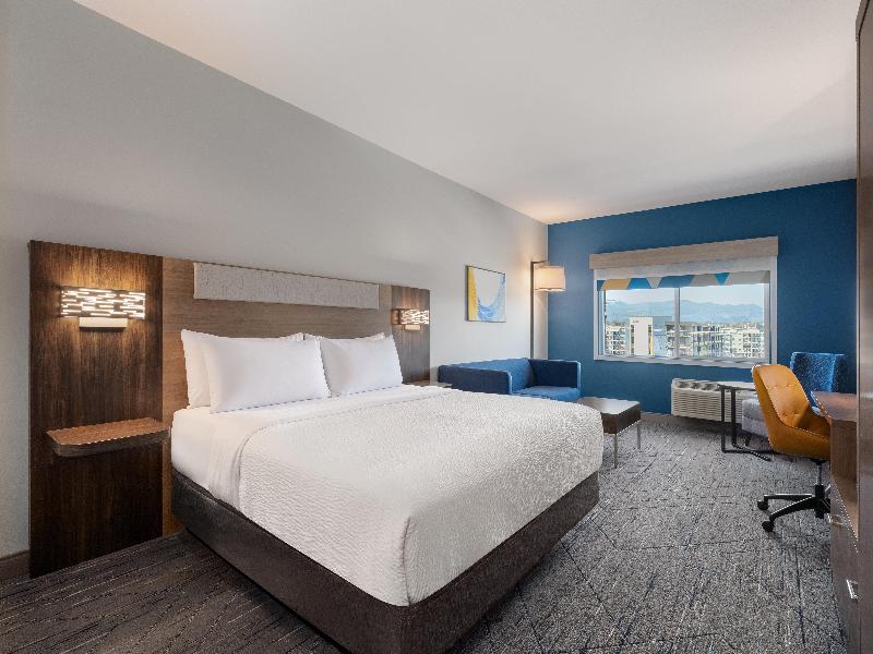 Holiday Inn Express and Suites Courtenay Comox image