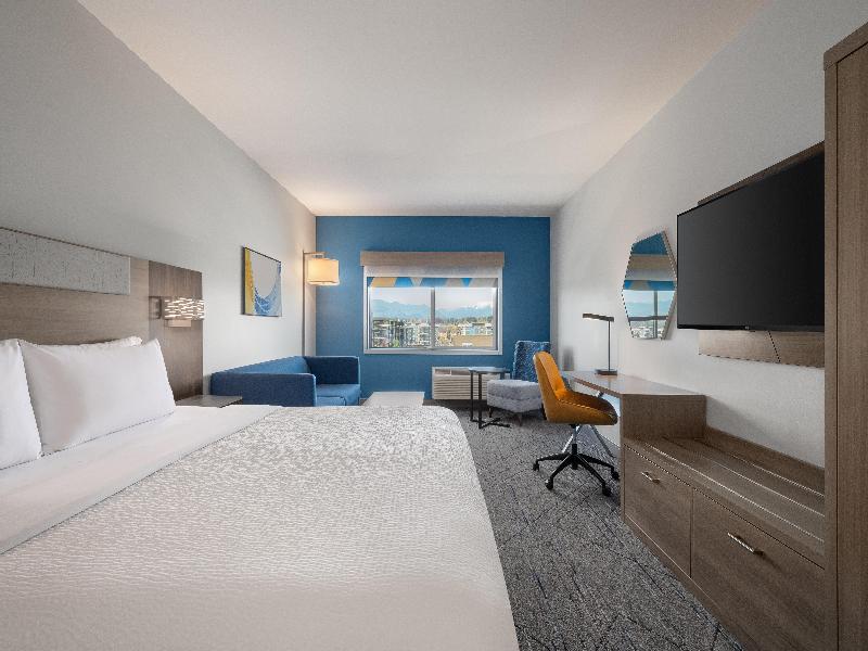 Holiday Inn Express and Suites Courtenay Comox image