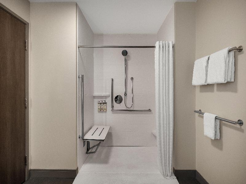 Holiday Inn Express and Suites Courtenay Comox image