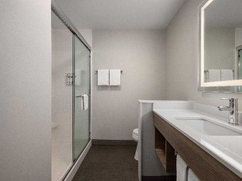Holiday Inn Express and Suites Courtenay Comox image