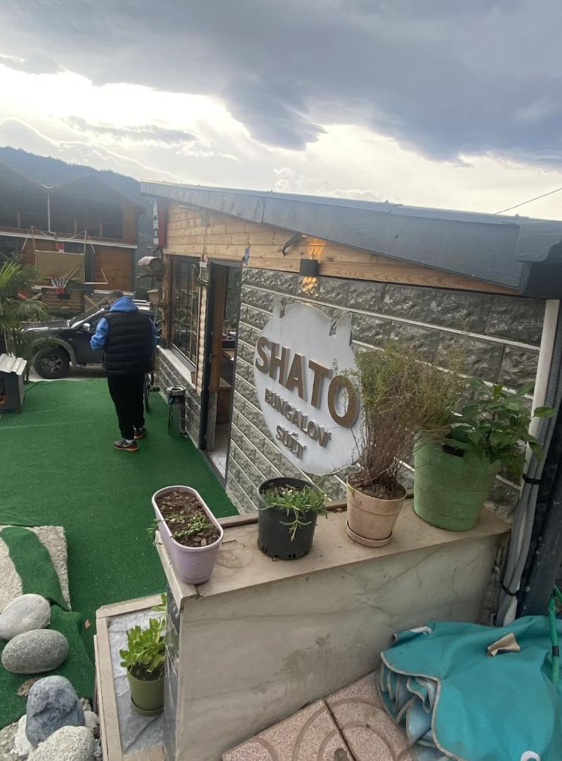 . Shato Bungalov
