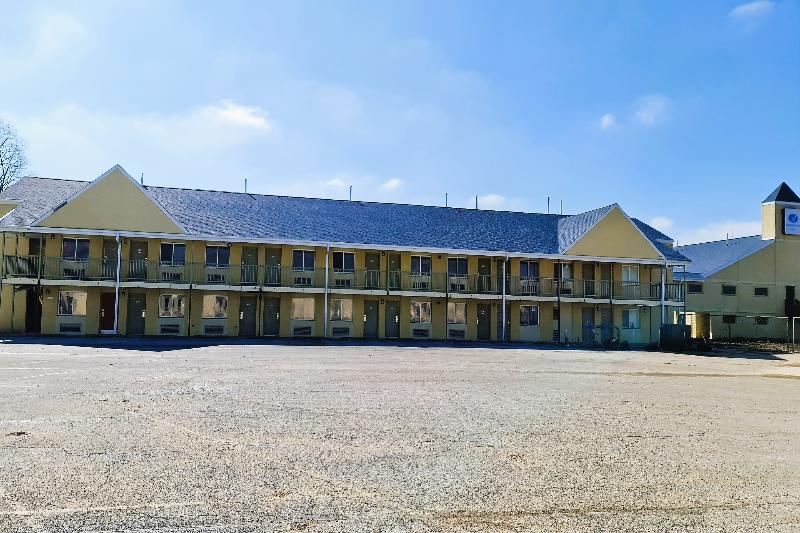 Bloomington Inn — exterior view