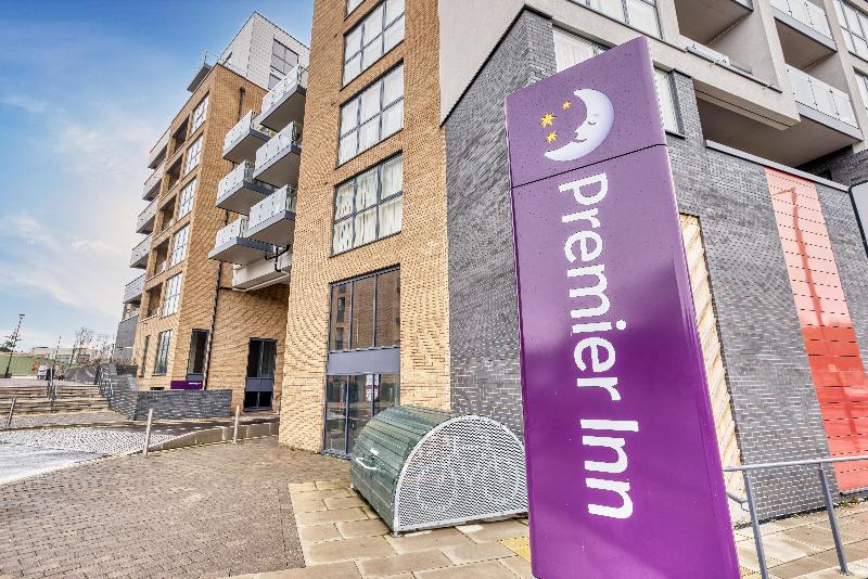 Premier Inn London New Southgate image