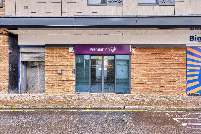 Premier Inn London Romford Town Centre image
