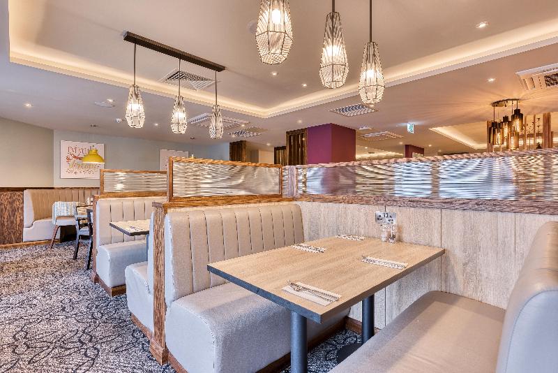 Premier Inn London Romford Town Centre image