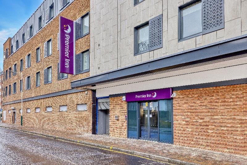 Premier Inn London Romford Town Centre image