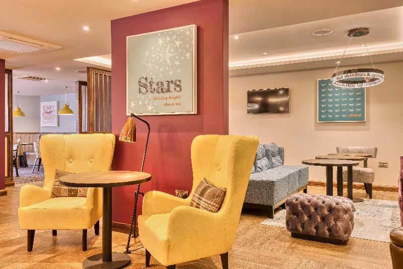 Premier Inn London Romford Town Centre image