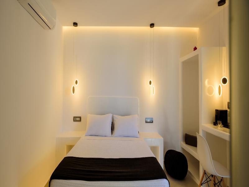 Tatakis Design Hotel, Fira image