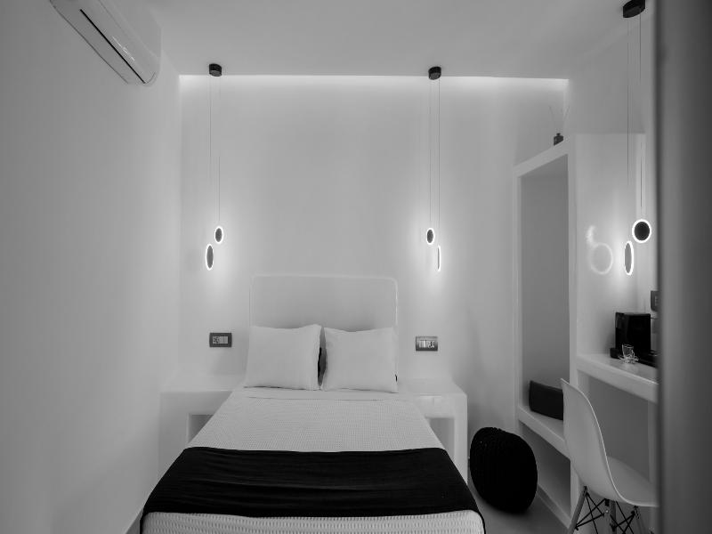 Tatakis Design Hotel, Fira image