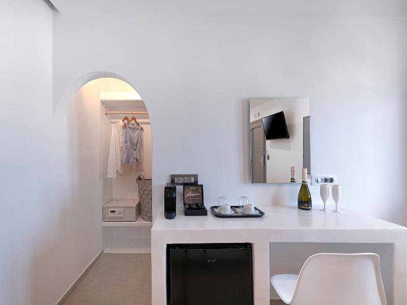 Tatakis Design Hotel, Fira image