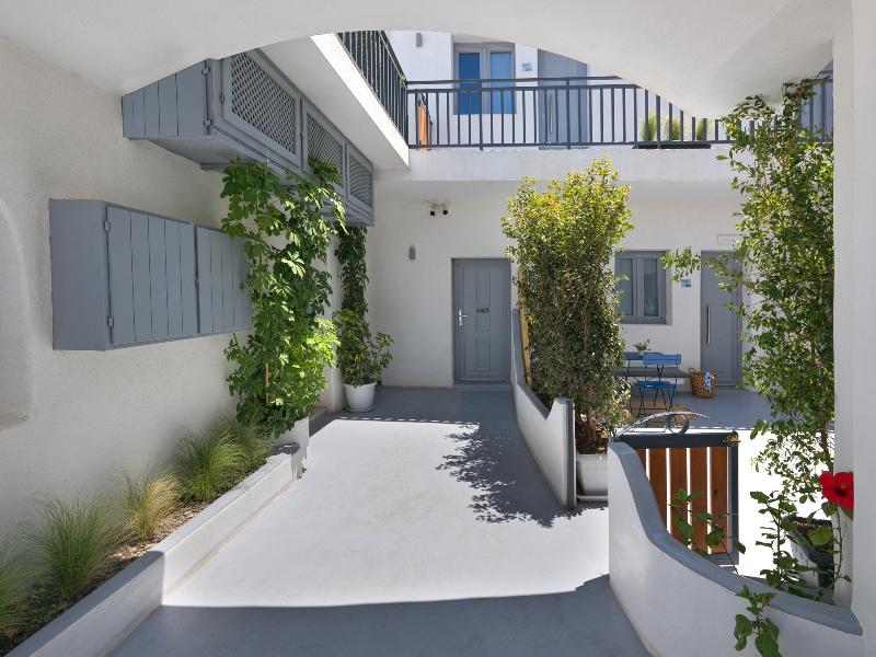 Tatakis Design Hotel, Fira image