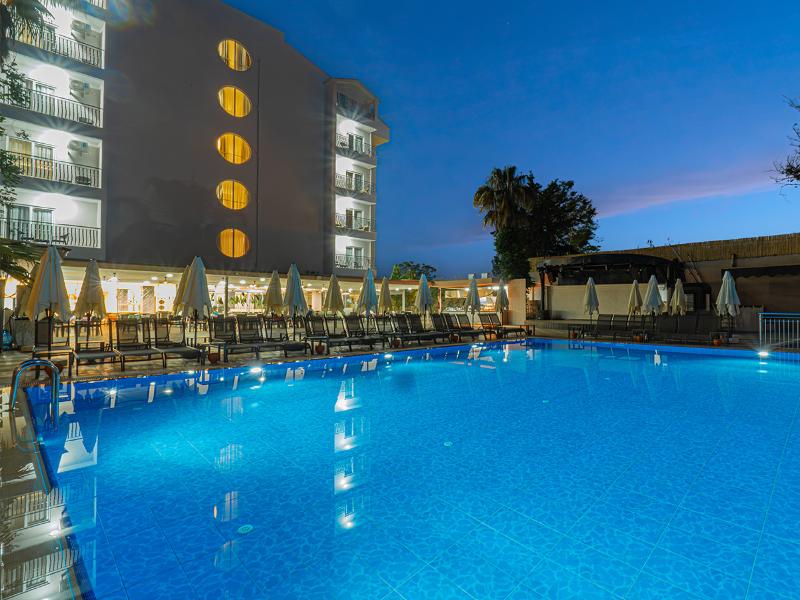 Q Ella Beach Hotel