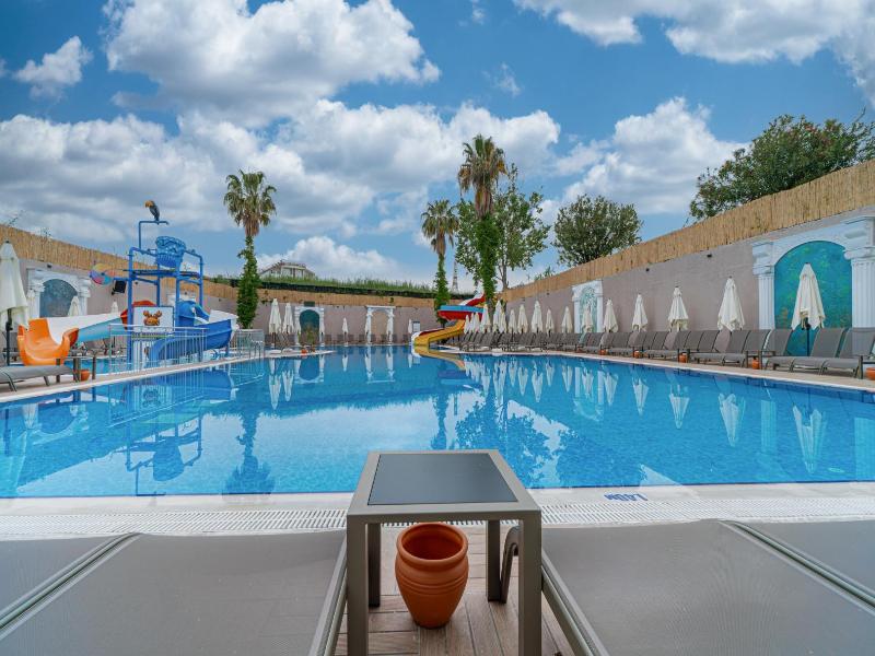 Q Ella Beach Hotel