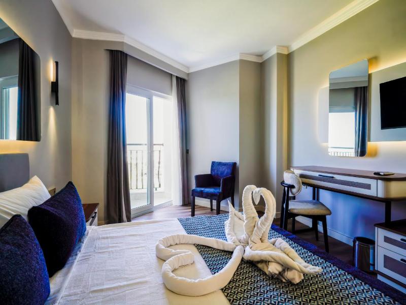 Q Ella Beach Hotel 3