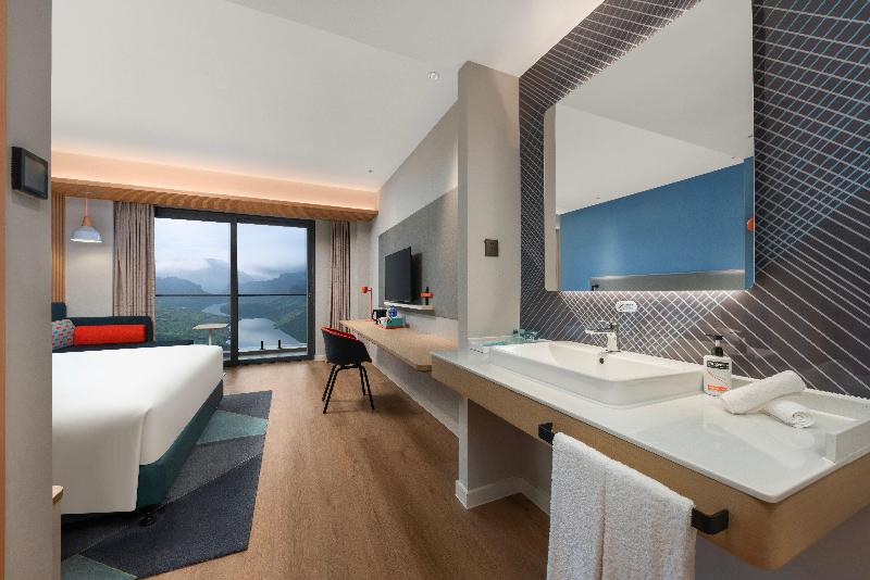 Holiday Inn Express Wawu Mountain image