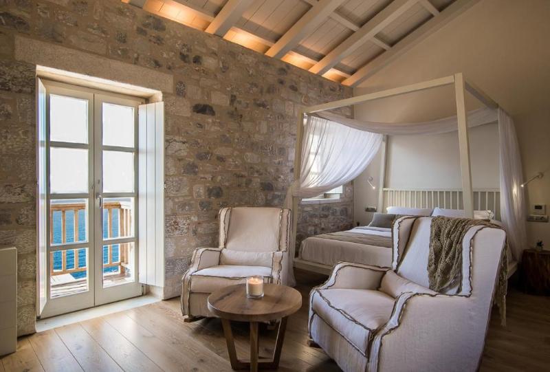 Bassa Maina Villas & Suites image