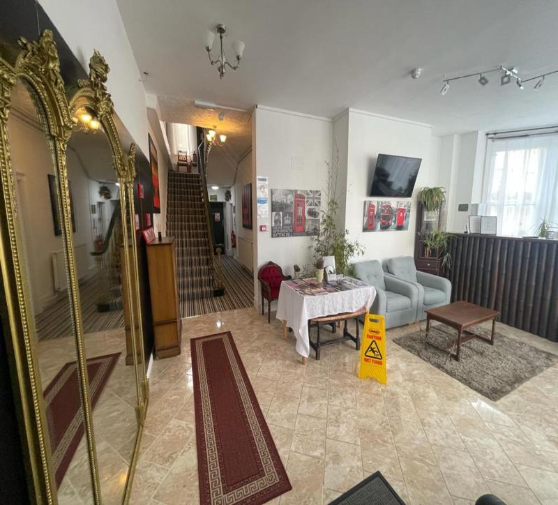 Lobby & Reception