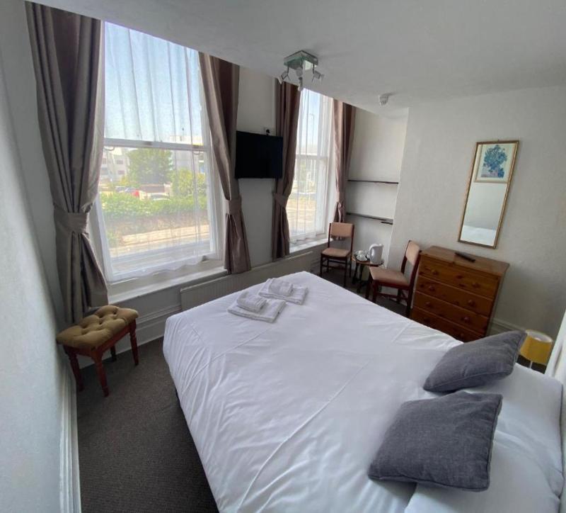 Carlton Court Hotel image